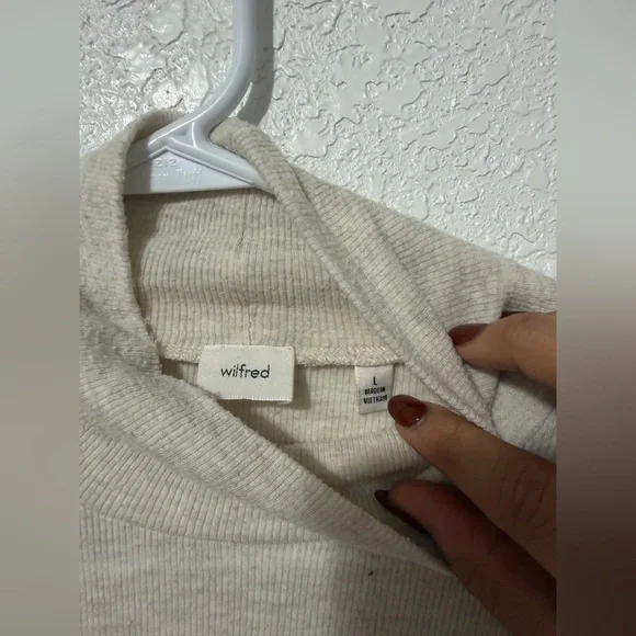 Aritzia Wilfred Turtleneck Long Sleeve Top - Picture 4 of 5